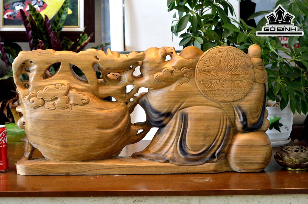 Tượng Phật Di Lặc Kéo Bao Tiền Gỗ Xá Xị Cao 39 Ngang 80 Sâu 13 (cm)