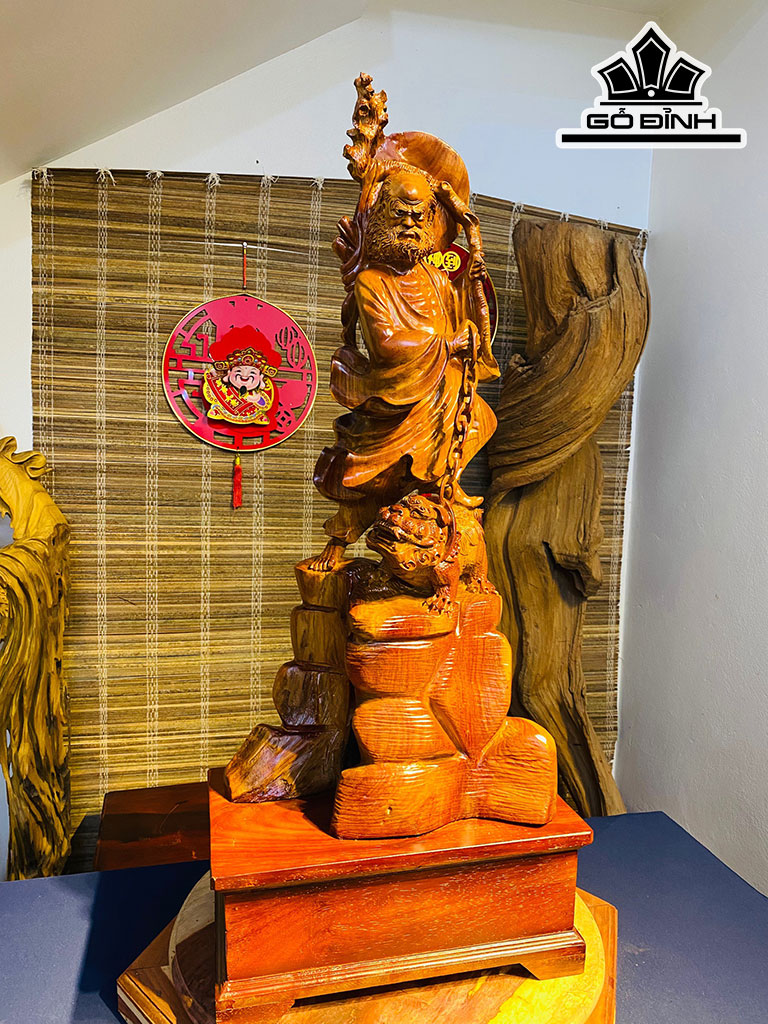 Tượng Đạt Ma Sư Tổ Gỗ Hương Cao 95 Ngang 40 Sâu 25 (cm)