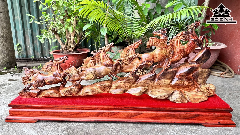 Tượng Bát Mã Gỗ Cẩm Cao 26 Ngang 93 Sâu 12 (cm)