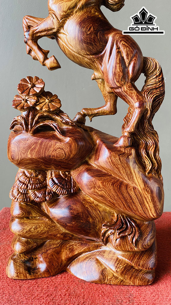 Tượng Ngựa Phong Thủy (Nhất Mã Phi Thiên) Gỗ Cẩm Cao 56 Ngang 26 Sâu 16 (cm)
