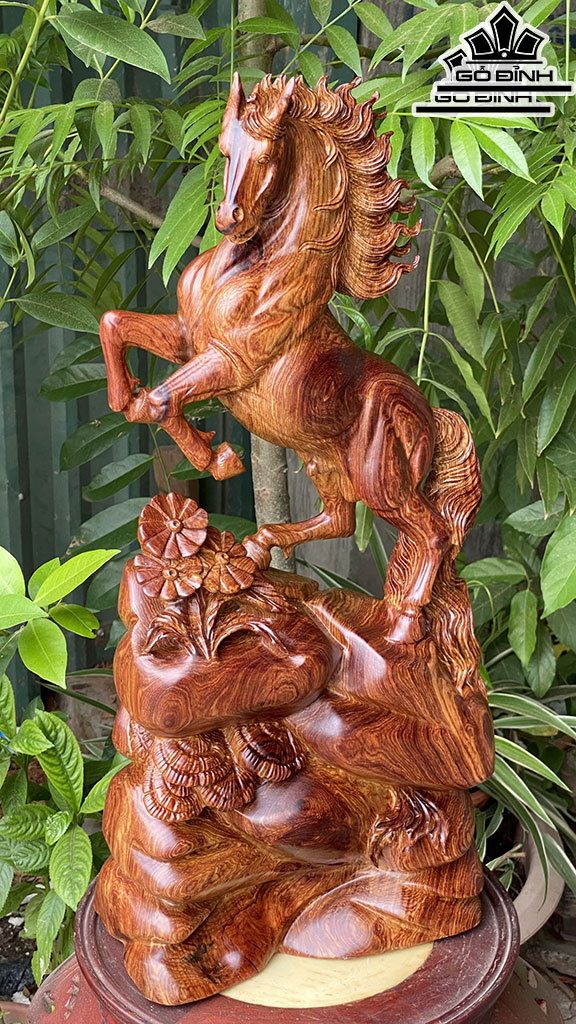 Tượng Ngựa Phong Thủy (Nhất Mã Phi Thiên) Gỗ Cẩm Cao 56 Ngang 26 Sâu 16 (cm)