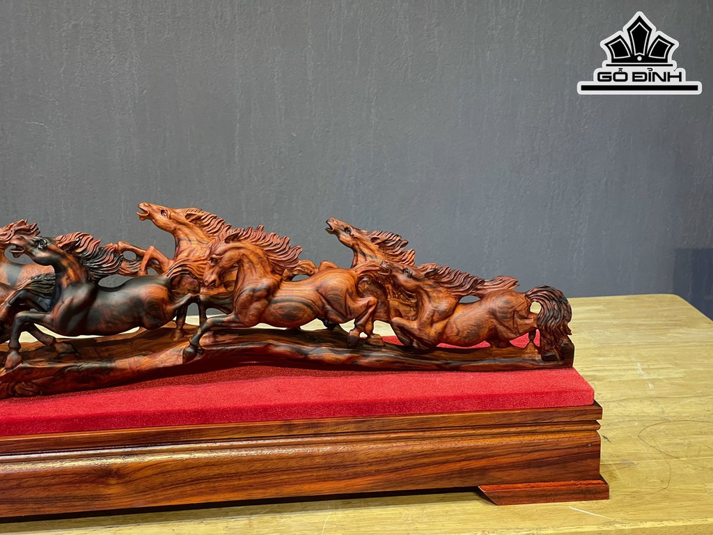 Tượng Bát Mã Gỗ Trắc Ngang 70 Cao 17 Sâu 12 (cm)