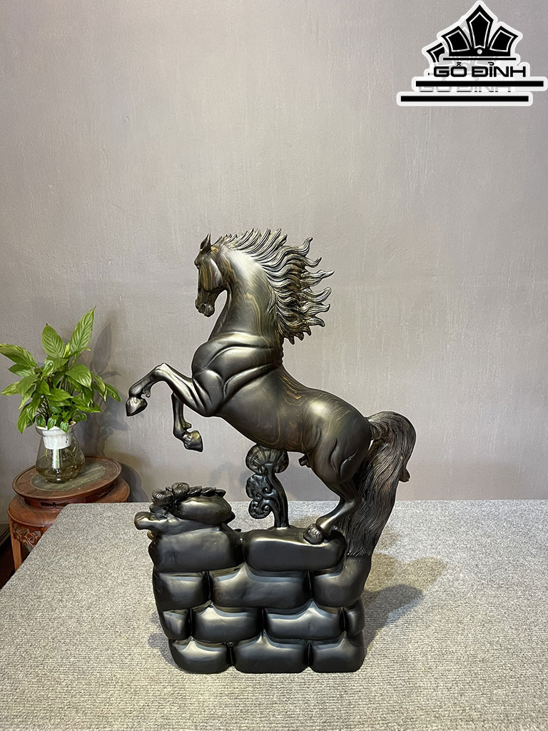 Tượng Ngựa Phong Thủy Gỗ Mun Hoa Cao 62 Ngang 40 Sâu 11 (cm)