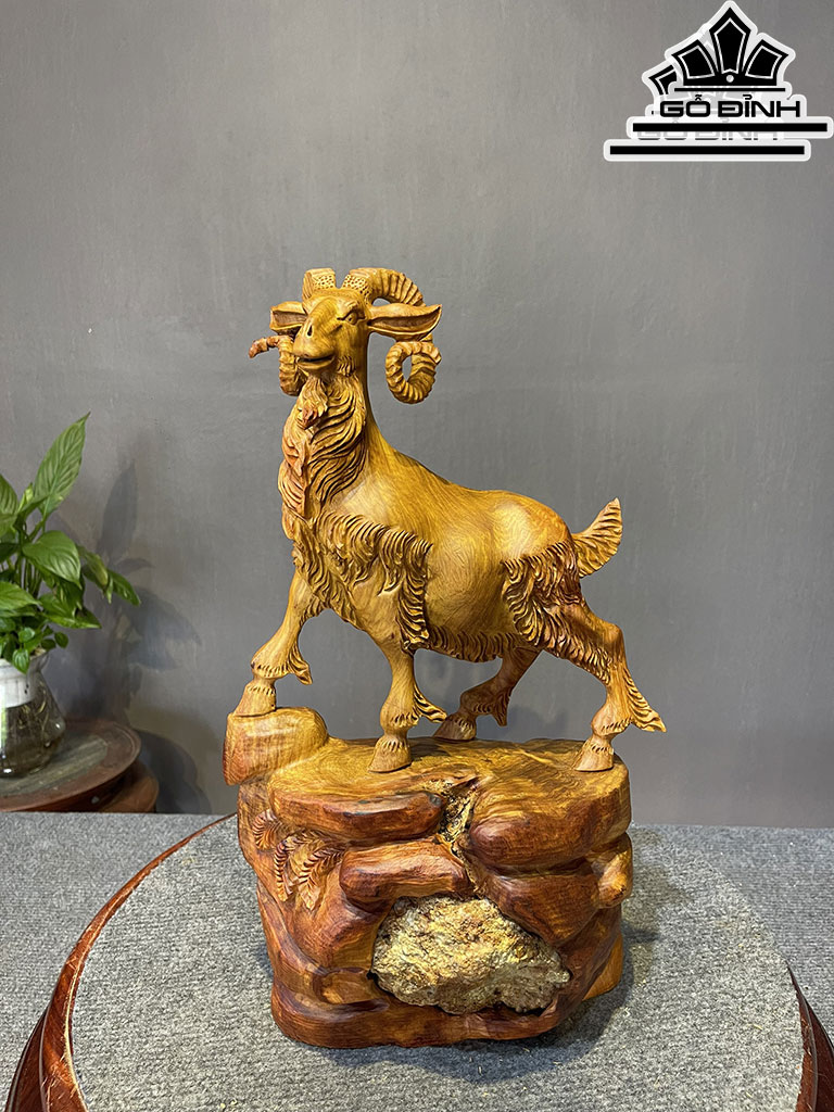 Tượng Nhất Dương Gỗ Hương Ôm Đá Cao 41 Ngang 24 Sâu 15 (cm)