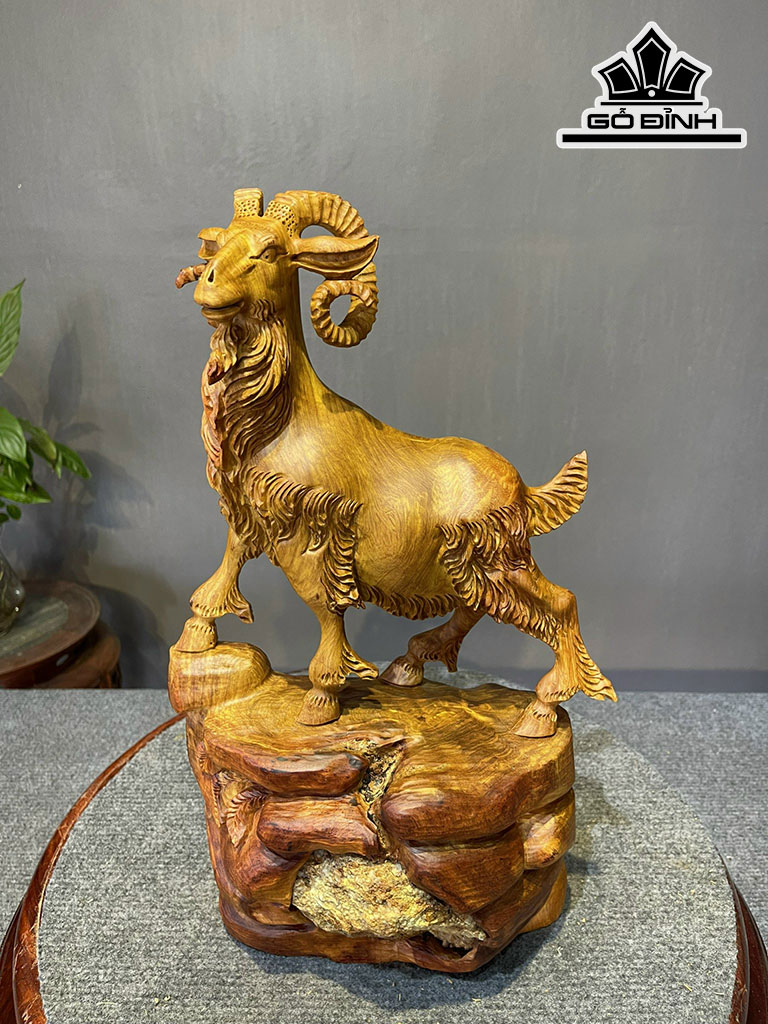 Tượng Nhất Dương Gỗ Hương Ôm Đá Cao 41 Ngang 24 Sâu 15 (cm)