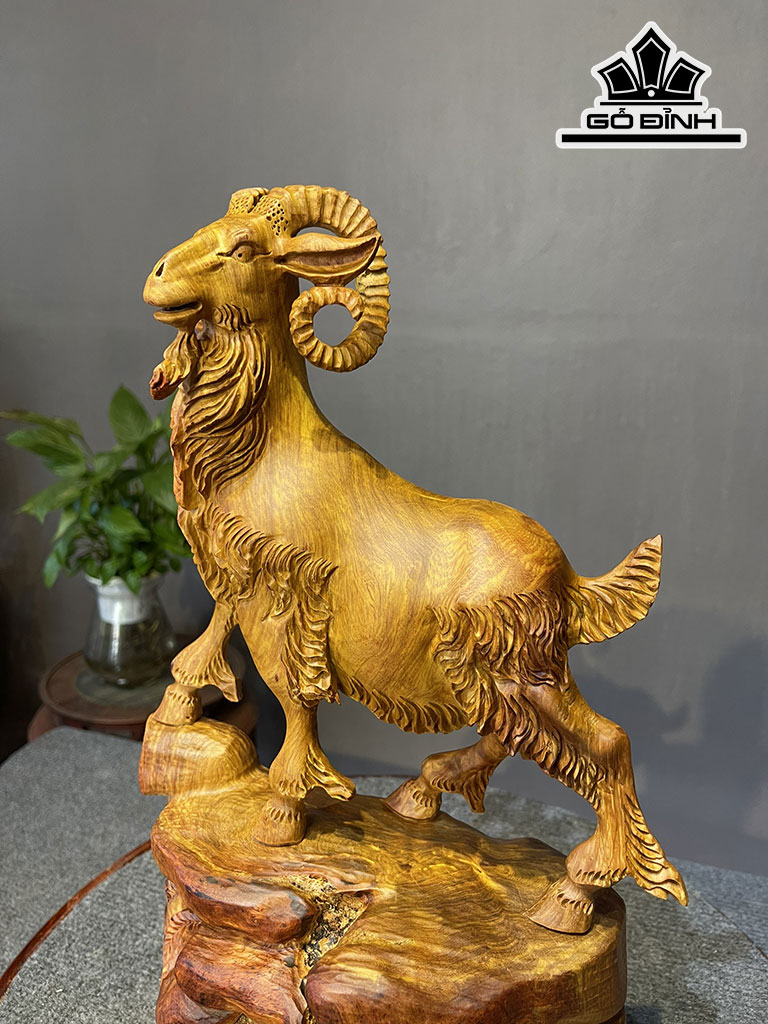 Tượng Nhất Dương Gỗ Hương Ôm Đá Cao 41 Ngang 24 Sâu 15 (cm)