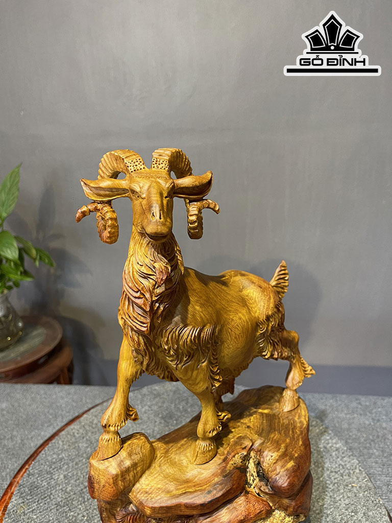 Tượng Nhất Dương Gỗ Hương Ôm Đá Cao 41 Ngang 24 Sâu 15 (cm)