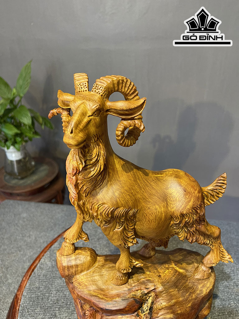 Tượng Nhất Dương Gỗ Hương Ôm Đá Cao 41 Ngang 24 Sâu 15 (cm)