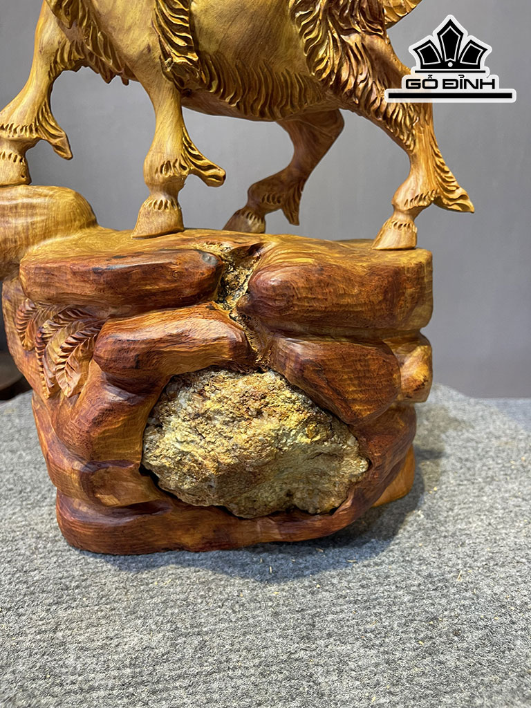 Tượng Nhất Dương Gỗ Hương Ôm Đá Cao 41 Ngang 24 Sâu 15 (cm)