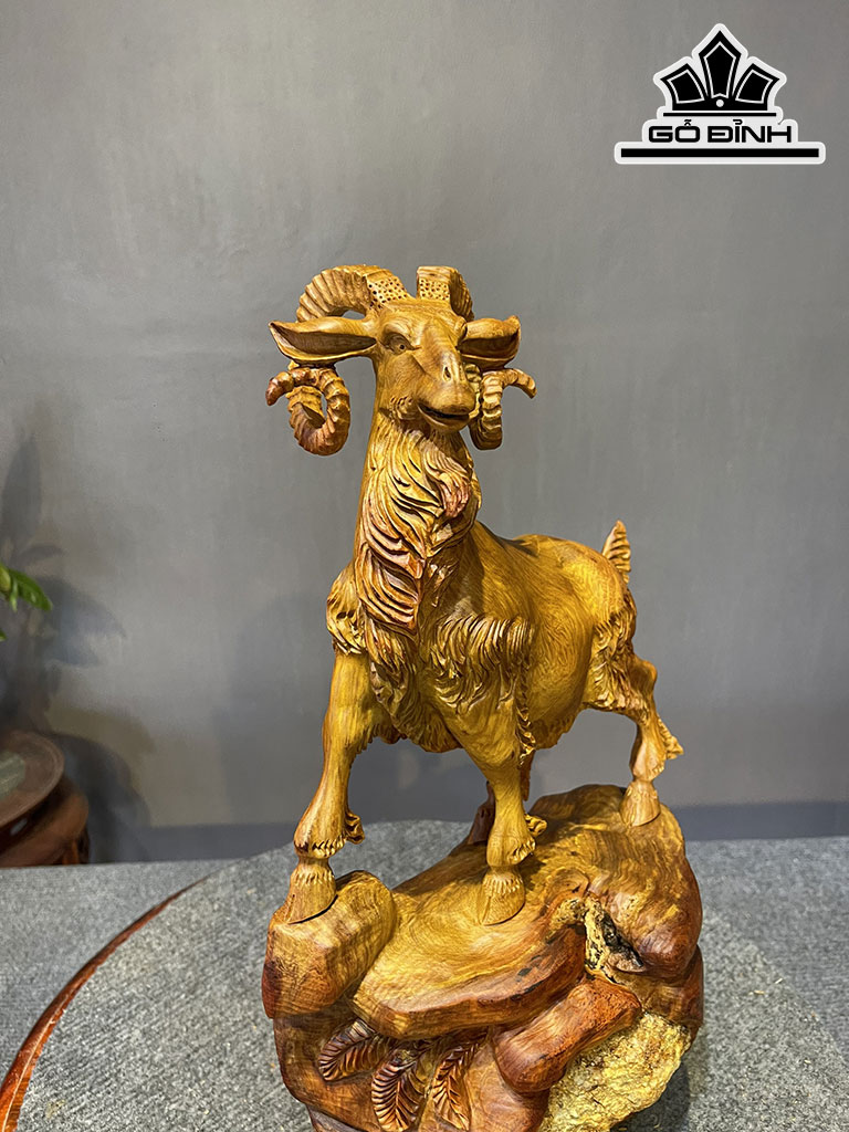 Tượng Nhất Dương Gỗ Hương Ôm Đá Cao 41 Ngang 24 Sâu 15 (cm)