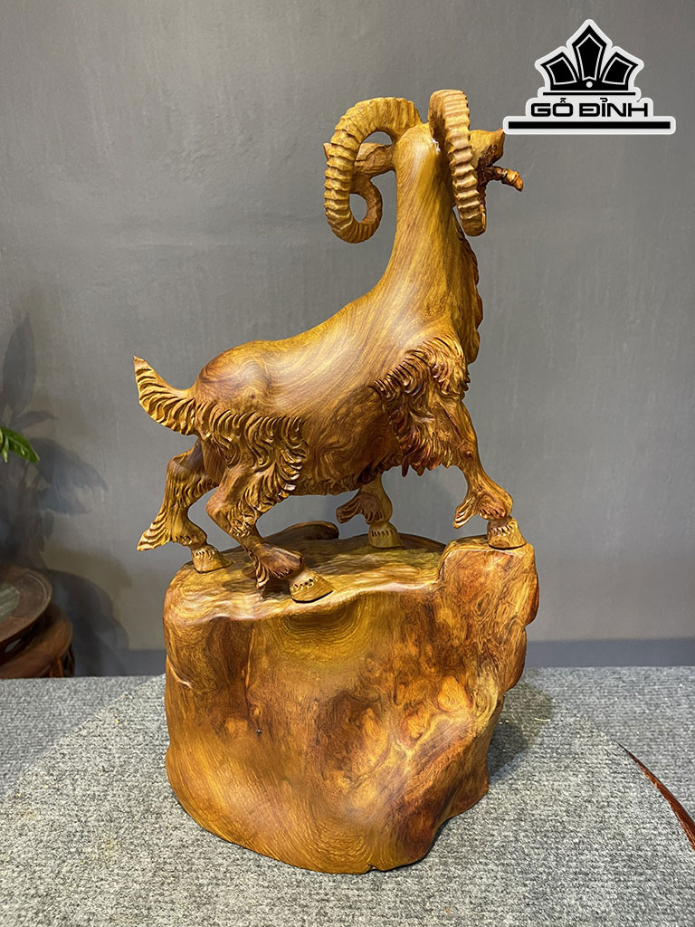 Tượng Nhất Dương Gỗ Hương Ôm Đá Cao 41 Ngang 24 Sâu 15 (cm)