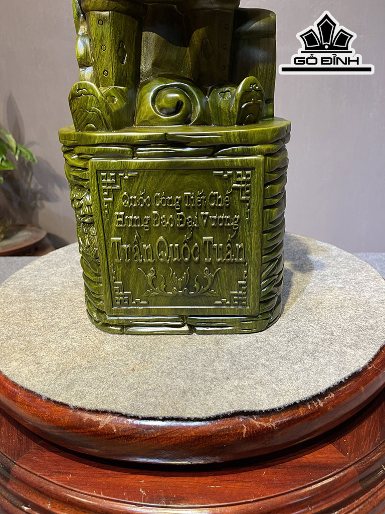 Tượng Trần Hưng Đạo Gỗ Trắc Xanh Cao 70 Ngang 20 Sâu 17 (cm)