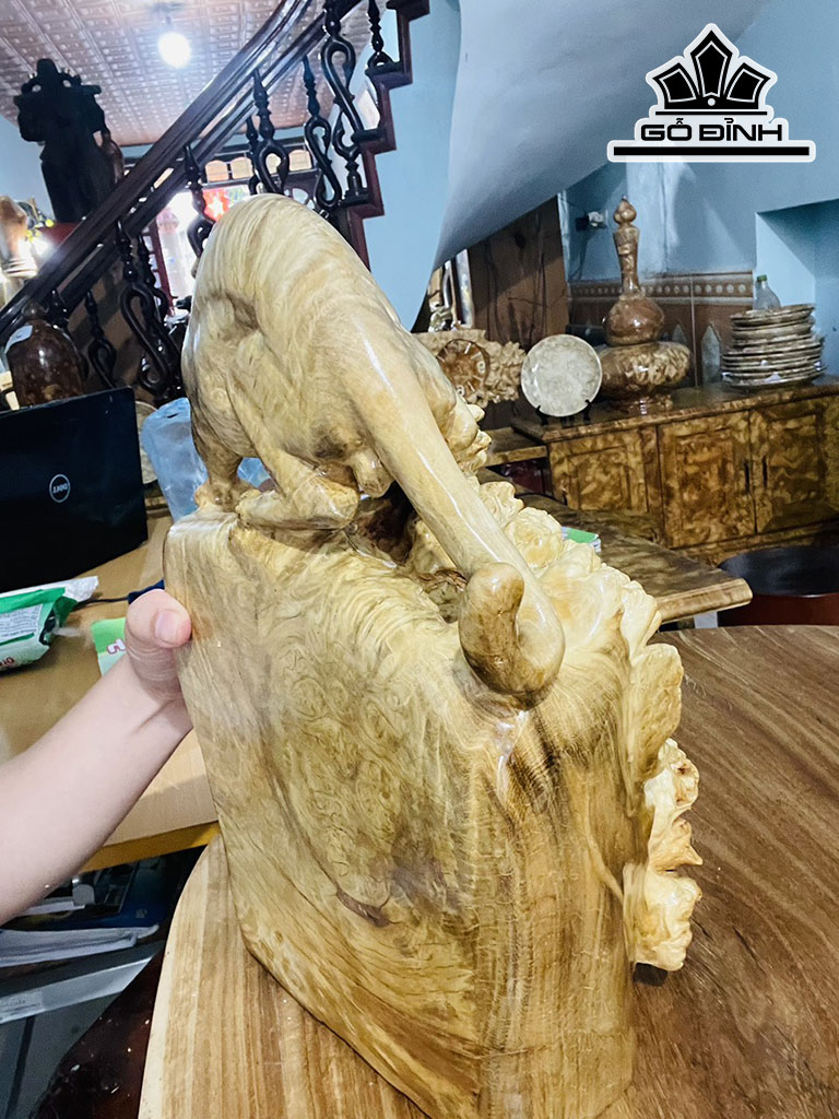 Tượng Báo Săn Mồi Gỗ Nu Nghiến Cao 38 Ngang 28 Sâu 20 (cm)