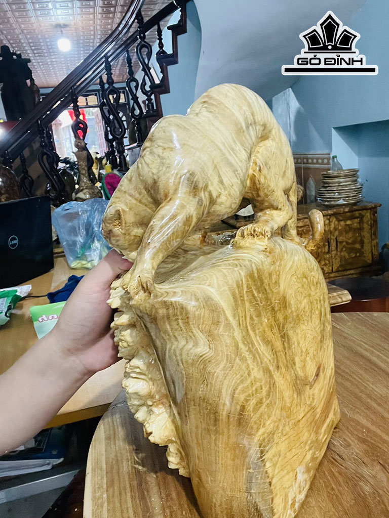 Tượng Báo Săn Mồi Gỗ Nu Nghiến Cao 38 Ngang 28 Sâu 20 (cm)