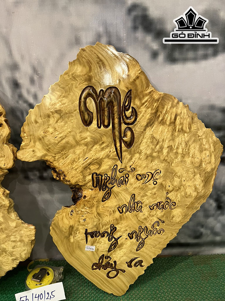 Tranh Cha Mẹ Gỗ Nu Nghiến Ngang 40 Cao 56 Sâu 2,5 (cm)