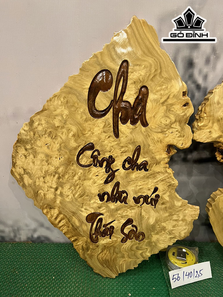 Tranh Cha Mẹ Gỗ Nu Nghiến Ngang 40 Cao 56 Sâu 2,5 (cm)