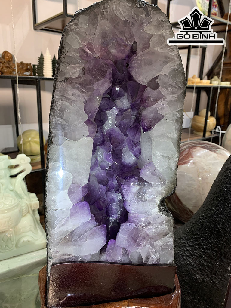 Tinh Thể Đá Thạch Anh Tím Cao 67 Ngang 28 Sâu 30 (cm) 29.5kg