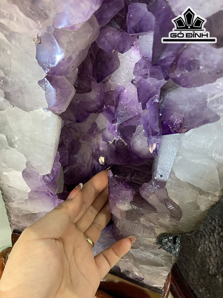 Tinh Thể Đá Thạch Anh Tím Cao 67 Ngang 28 Sâu 30 (cm) 29.5kg