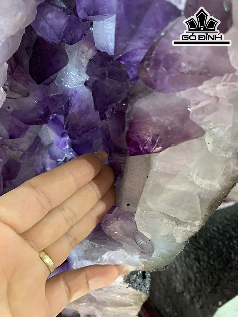 Tinh Thể Đá Thạch Anh Tím Cao 67 Ngang 28 Sâu 30 (cm) 29.5kg
