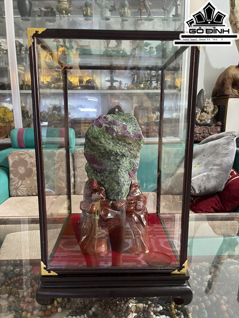 Tác Phẩm Đá Ruby Cao 28 (cm) 4,7kg