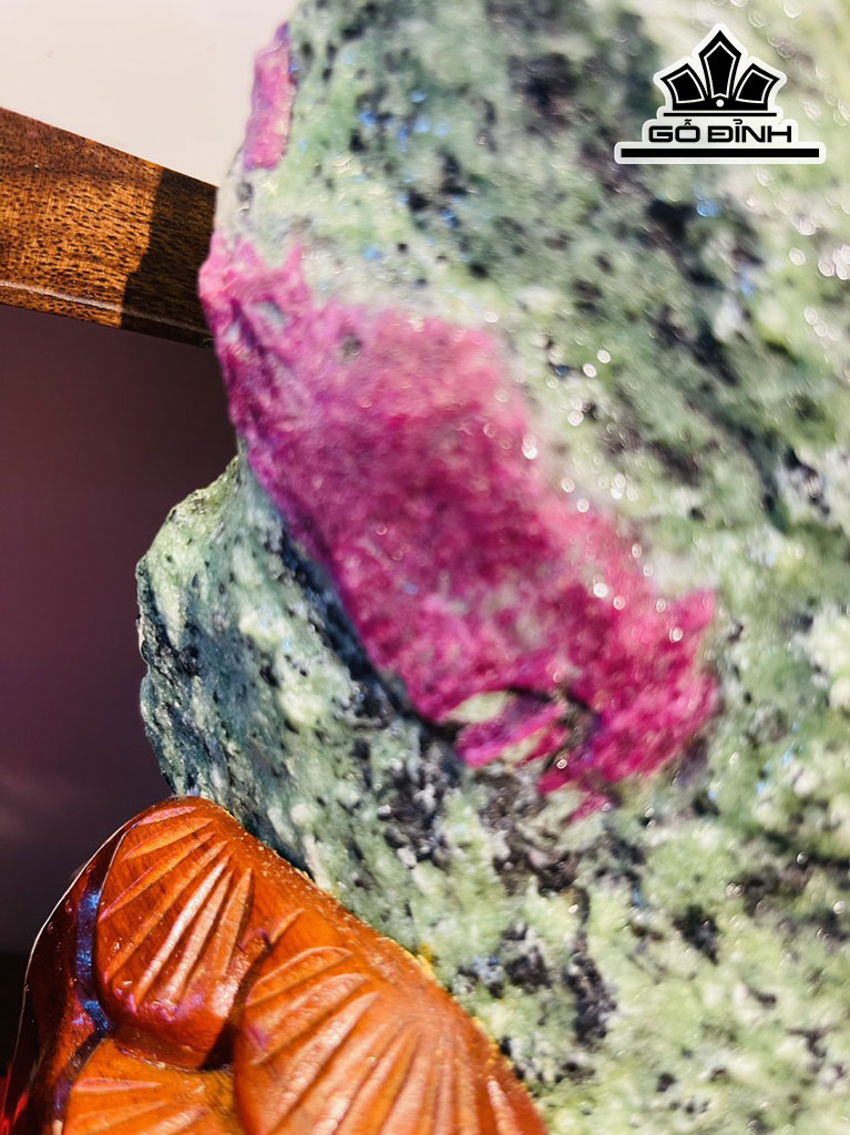 Tác Phẩm Đá Ruby Cao 28 (cm) 4,7kg