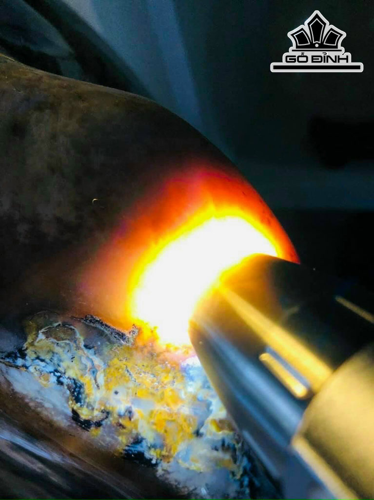 Tác Phẩm Gỗ Hóa Thạch Cao 143 Ngang 43 (cm) 100kg