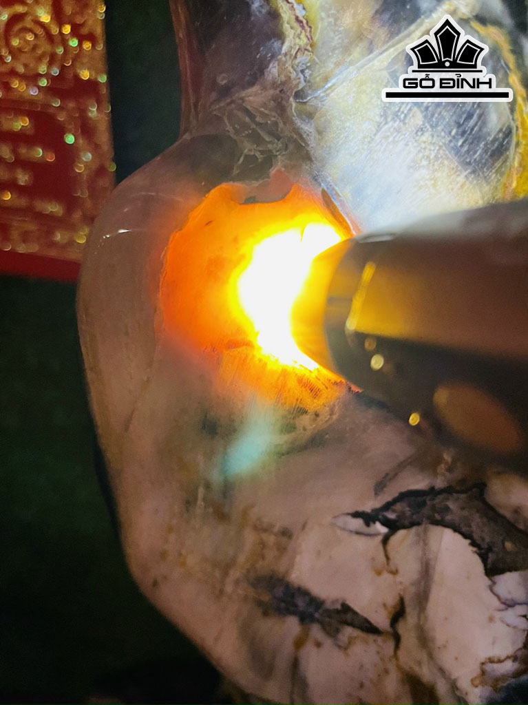 Tác Phẩm Gỗ Hóa Thạch Cao 143 Ngang 43 (cm) 100kg