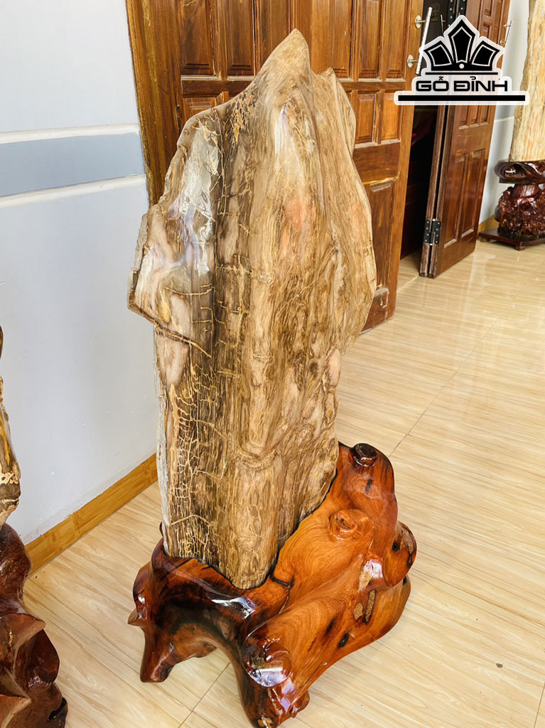 Tác Phẩm Gỗ Hóa Thạch Cao 103 Ngang 50 (cm) 150kg