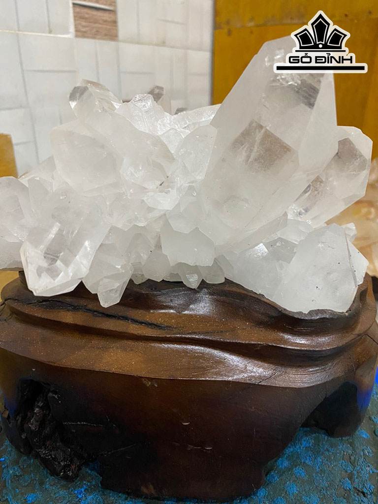 Tác Phẩm Đá Pha Lê Cao 20 Ngang 20 (cm) 3,45kg