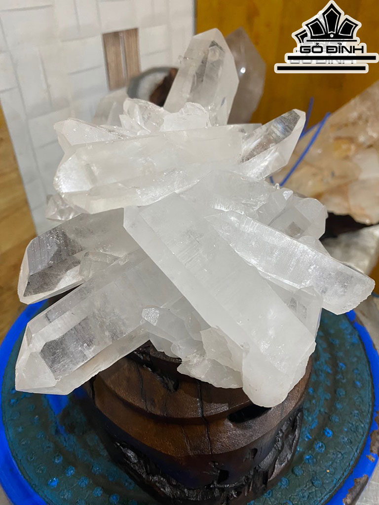 Tác Phẩm Đá Pha Lê Cao 20 Ngang 20 (cm) 3,45kg