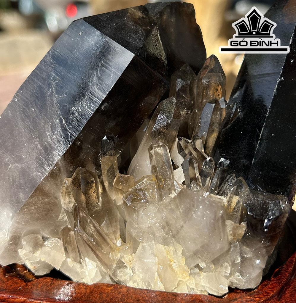 Tác Phẩm Đá Thạch Anh Đen Cao 12,5 Ngang 13 (cm) 1,32kg