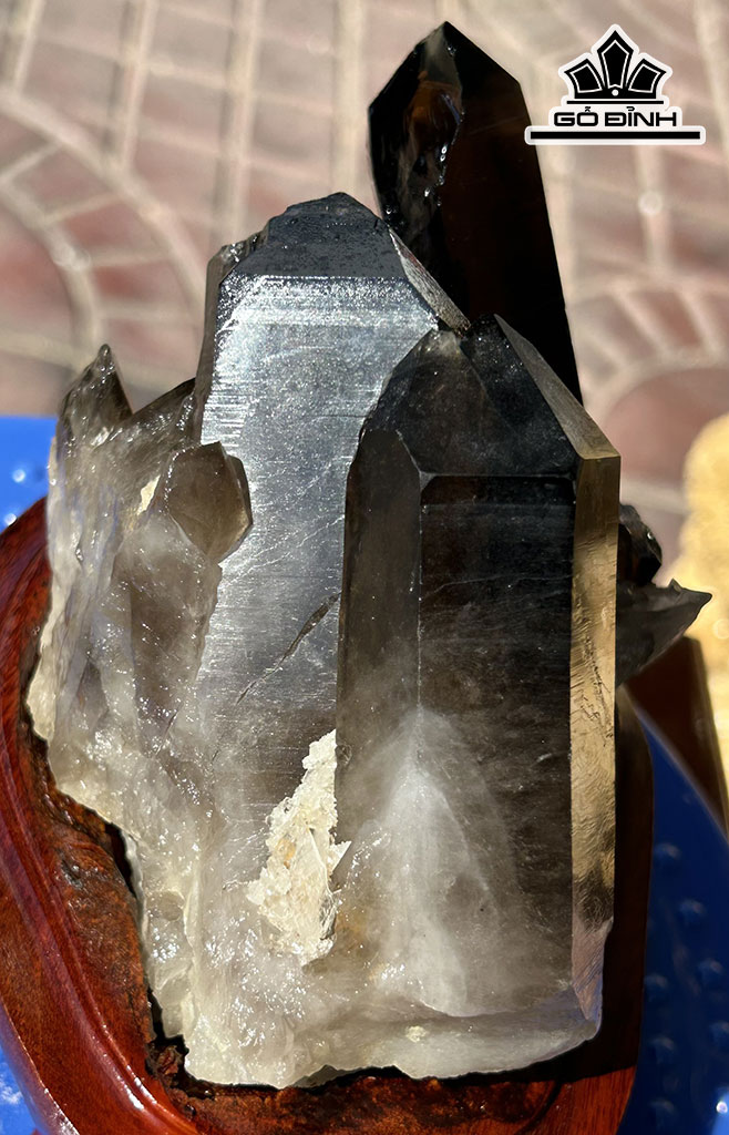 Tác Phẩm Đá Thạch Anh Đen Cao 12,5 Ngang 13 (cm) 1,32kg