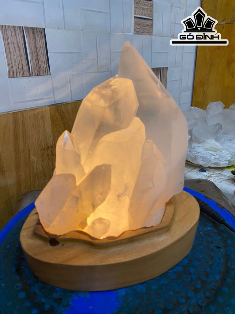 Tác Phẩm Đèn Đá Pha Lê Cao 25 (cm) 2,5kg