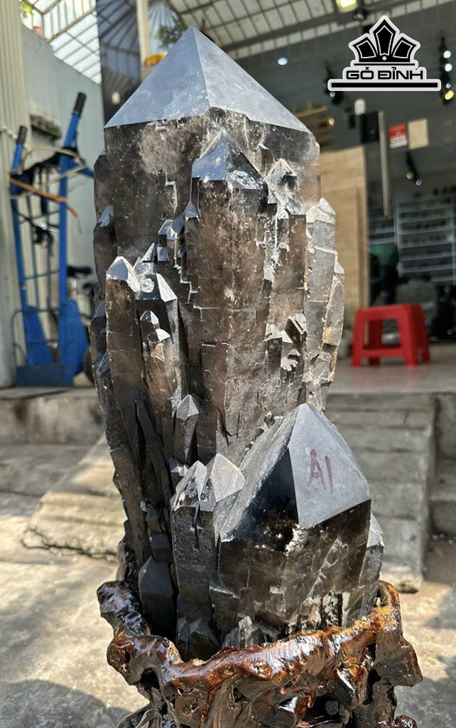 Trụ Đá Thạch Anh Đen Cao 75 (cm) 25kg