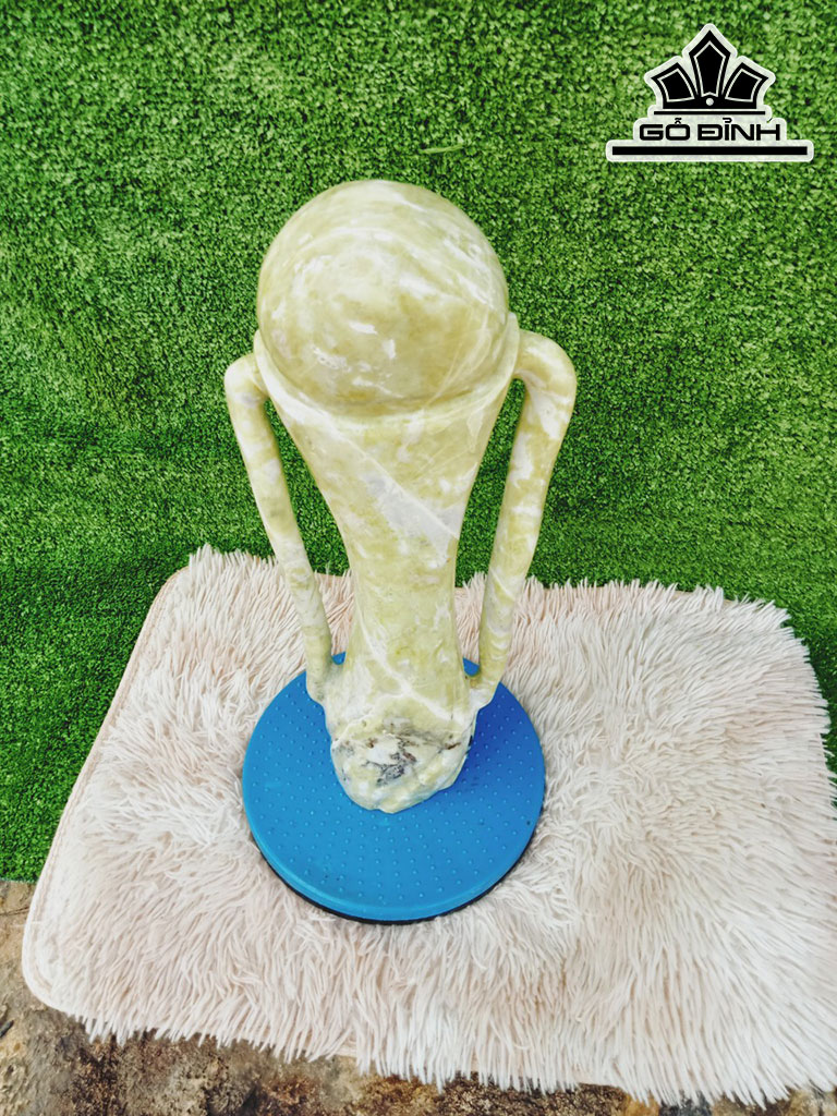 Tác Phẩm Cúp Vàng Đá Cẩm Thạch Cao 46 Ngang 20 (cm) 9kg