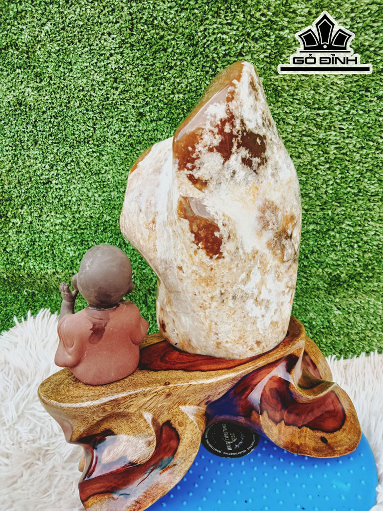 Tác Phẩm Đá Mã Não Cao 31 Ngang 15 (cm) 4,5kg