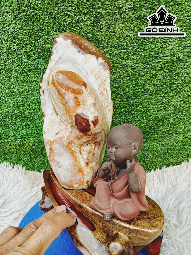 Tác Phẩm Đá Mã Não Cao 31 Ngang 15 (cm) 4,5kg