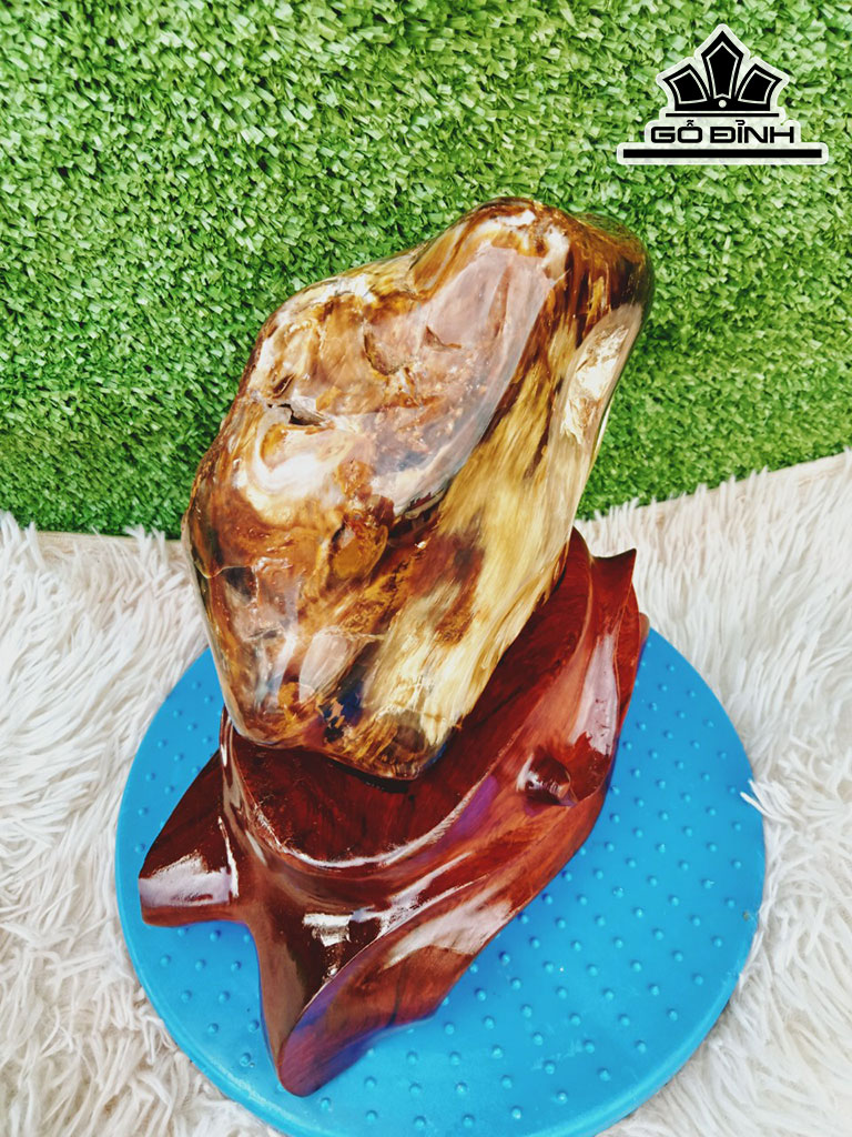 Tác Phẩm Gỗ Hóa Ngọc Cao 22 Ngang 16 (cm) 2,8kg