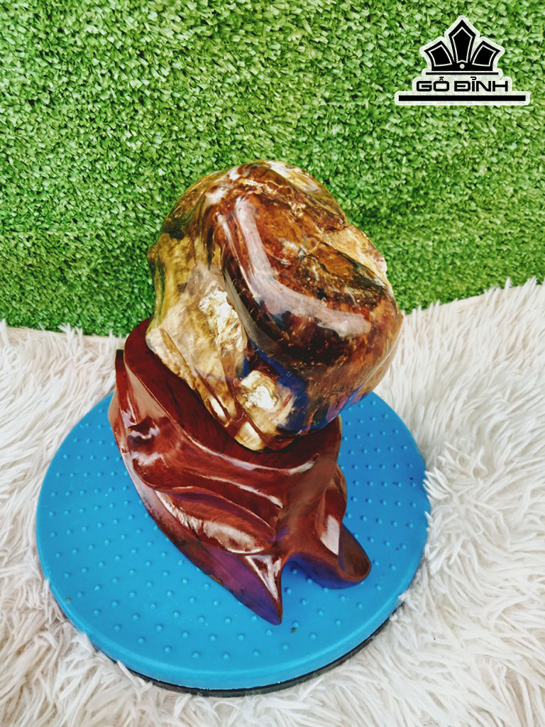 Tác Phẩm Gỗ Hóa Ngọc Cao 22 Ngang 16 (cm) 2,8kg