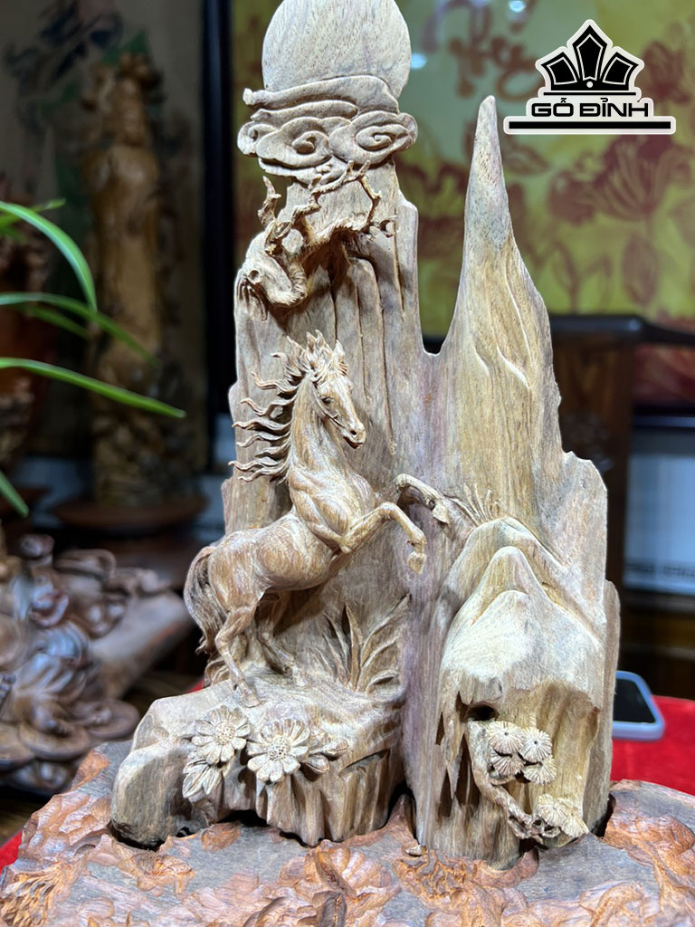 Tượng Ngựa Phong Thủy (Nhất Mã Phi Thiên) Gỗ Sưa Cao 28 Ngang 15 Sâu 6,5 (cm)