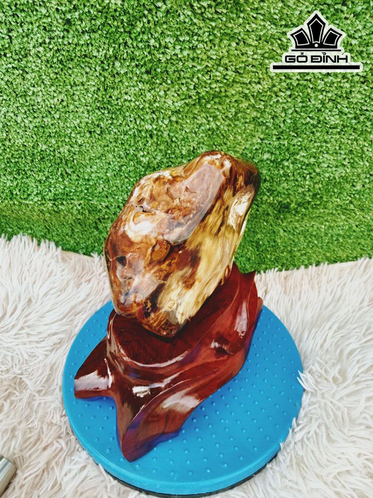 Tác Phẩm Gỗ Hóa Ngọc Cao 22 Ngang 16 (cm) 2,8kg
