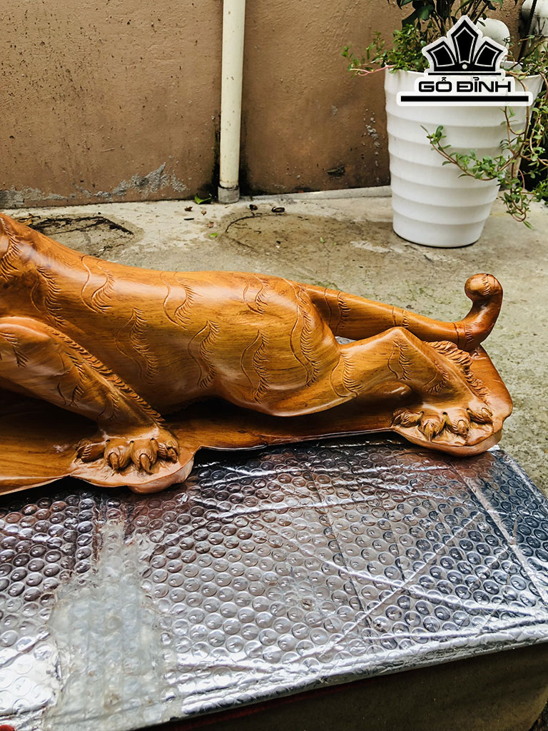 Tượng Hổ Săn Mồi Gỗ Hương Ngang 75 Cao 25 Sâu 20 (cm)