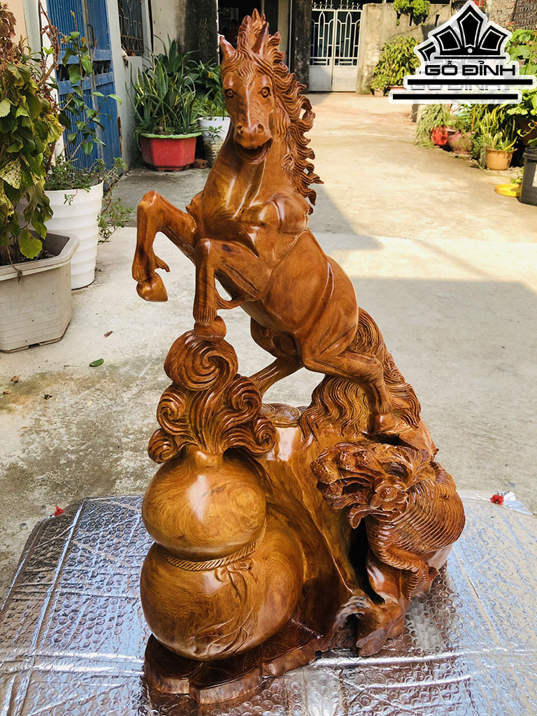 Tượng Ngựa Phong Thủy (Nhất Mã Phi Thiên) Gỗ Hương Ngang 42 Cao 64 Sâu 16 (cm)