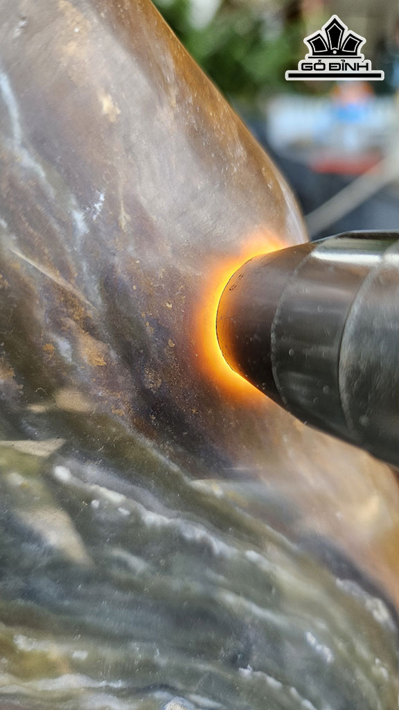 Tác Phẩm Đá Canxedon Cao 49 Ngang 22 (cm) 4,5kg