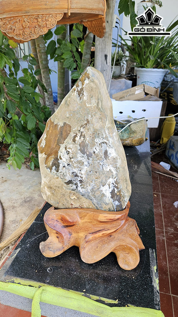 Tác Phẩm Đá Canxedon Cao 49 Ngang 22 (cm) 4,5kg