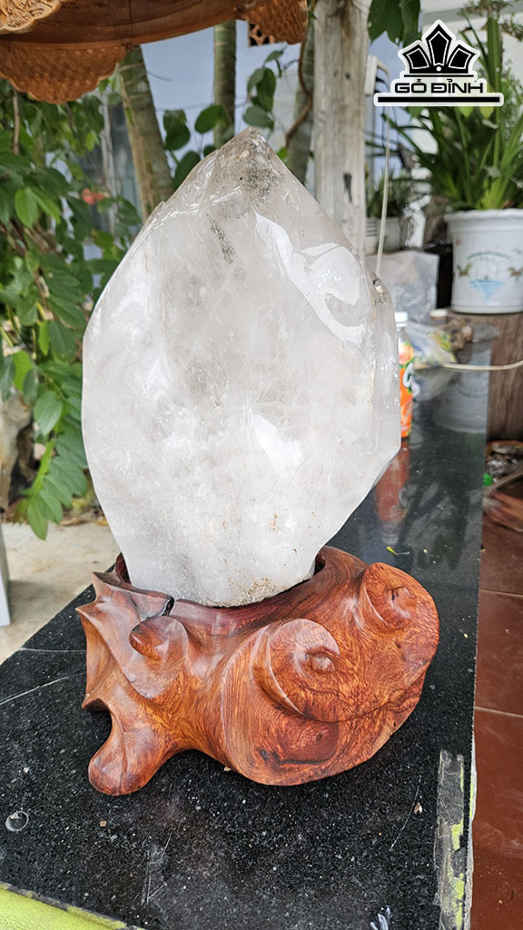 Tác Phẩm Đá Thạch Anh Trắng Cao 42 Ngang 22 (cm) 12kg