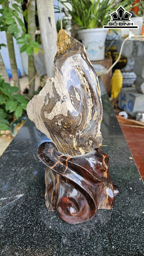 Tác Phẩm Gỗ Hóa Thạch Cao 32 Ngang 11 (cm) 3kg