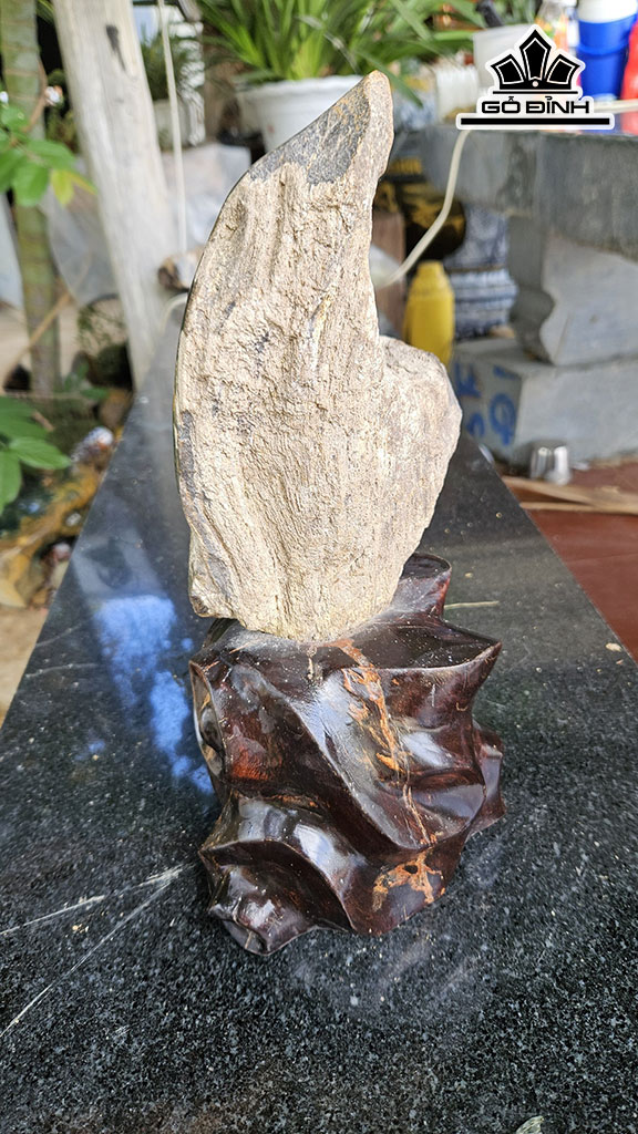 Tác Phẩm Gỗ Hóa Thạch Cao 32 Ngang 11 (cm) 3kg