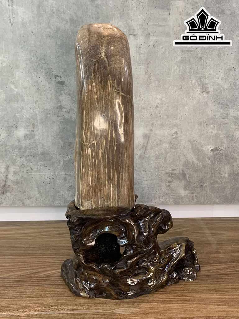 Tác Phẩm Gỗ Hóa Thạch Cao 45 Ngang 28 (cm) 4kg
