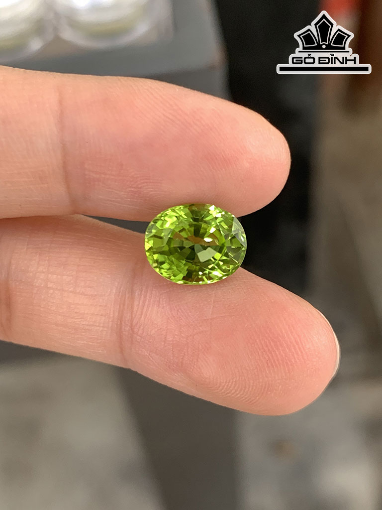 Viên Ngọc Đá Peridot Cao 10,2 Ngang 8 Sâu 6 (mm) 3,6cts